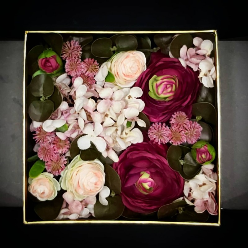 Caja Con Arreglo Floral Artificial